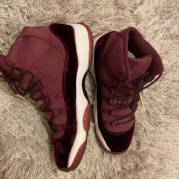 Rare Limited edition Jordan Maroon Retro 11βs Size 6.5 ππβΊοΈβΊοΈππ₯°π - Picture 8 of 9